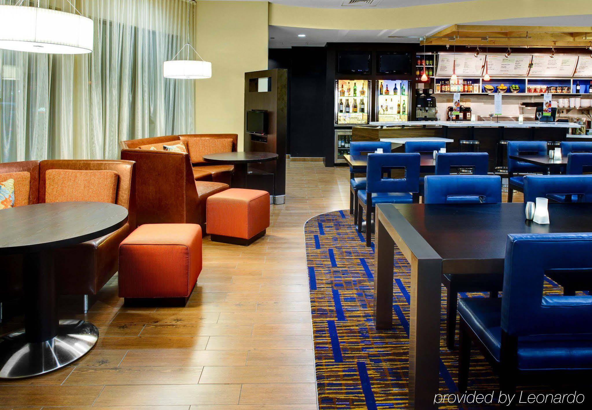 Courtyard 3*