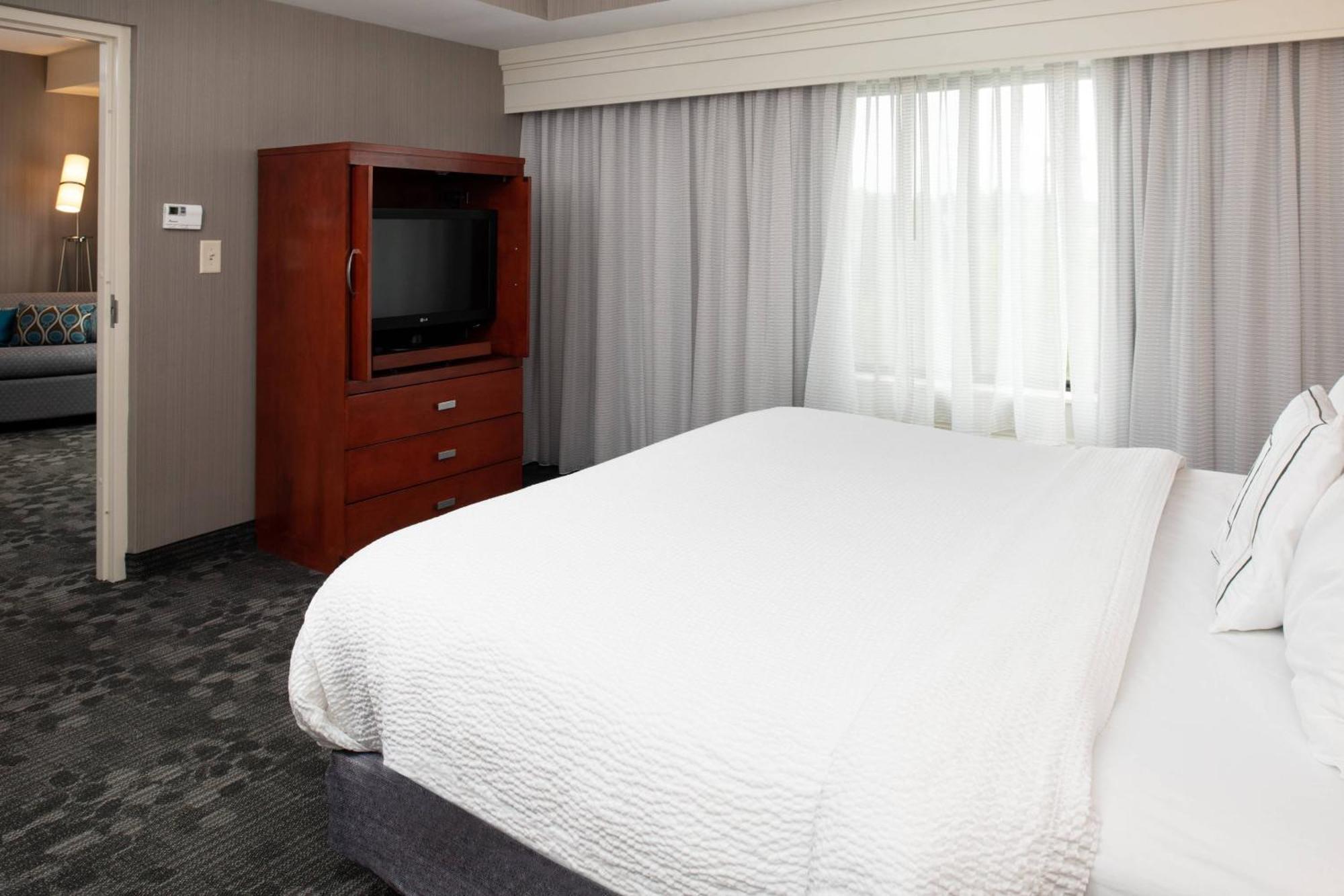 Courtyard Hotel Highpoint