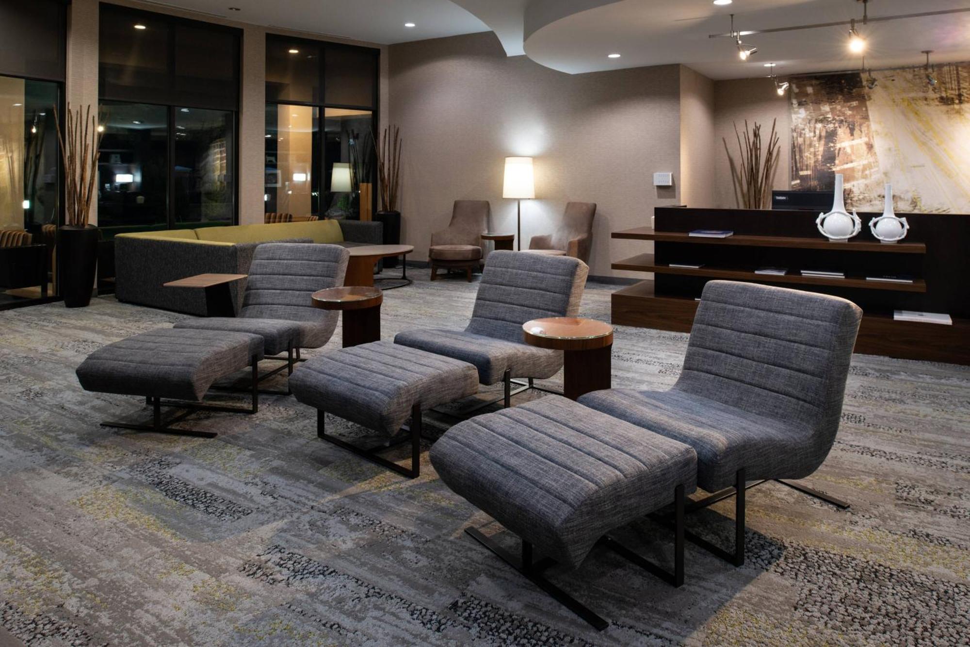 Hotel Courtyard 3*