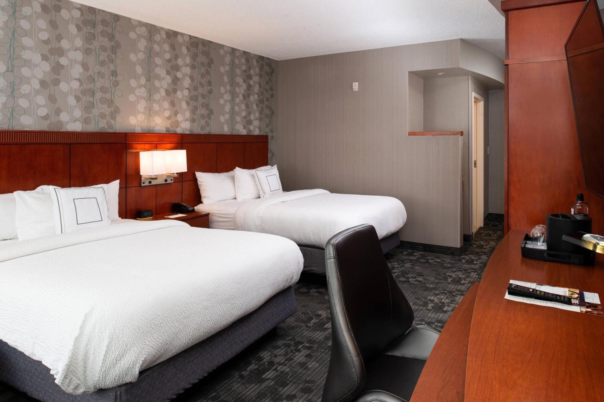 Courtyard Hotel Highpoint