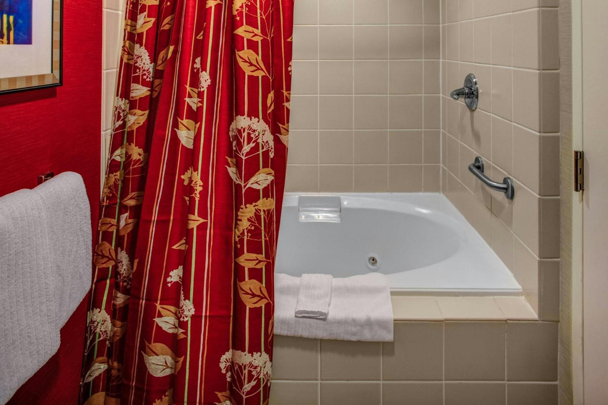 Courtyard 3* Highpoint